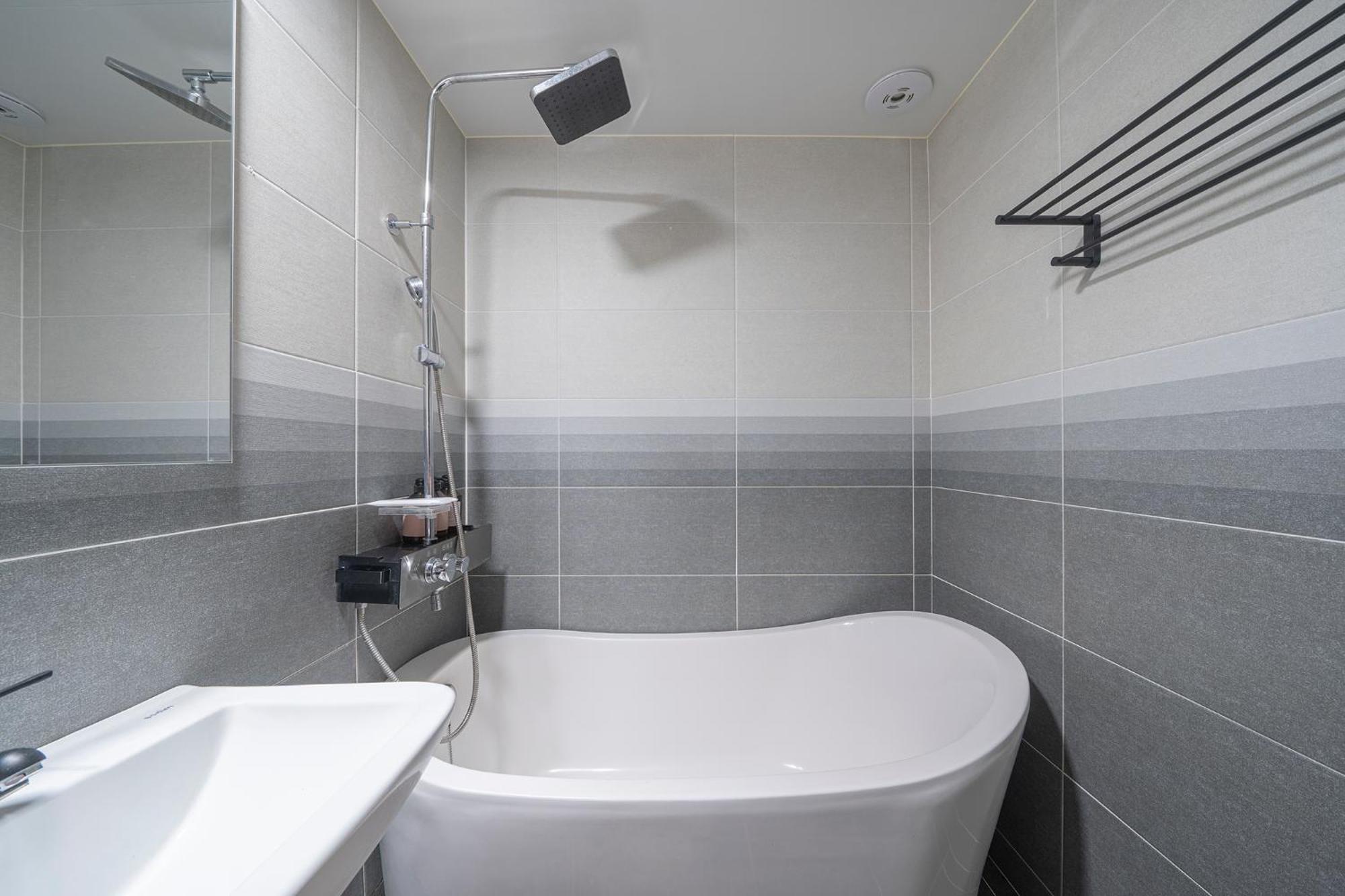 By Ths Valentine Hotel Incheon Siheung Εξωτερικό φωτογραφία